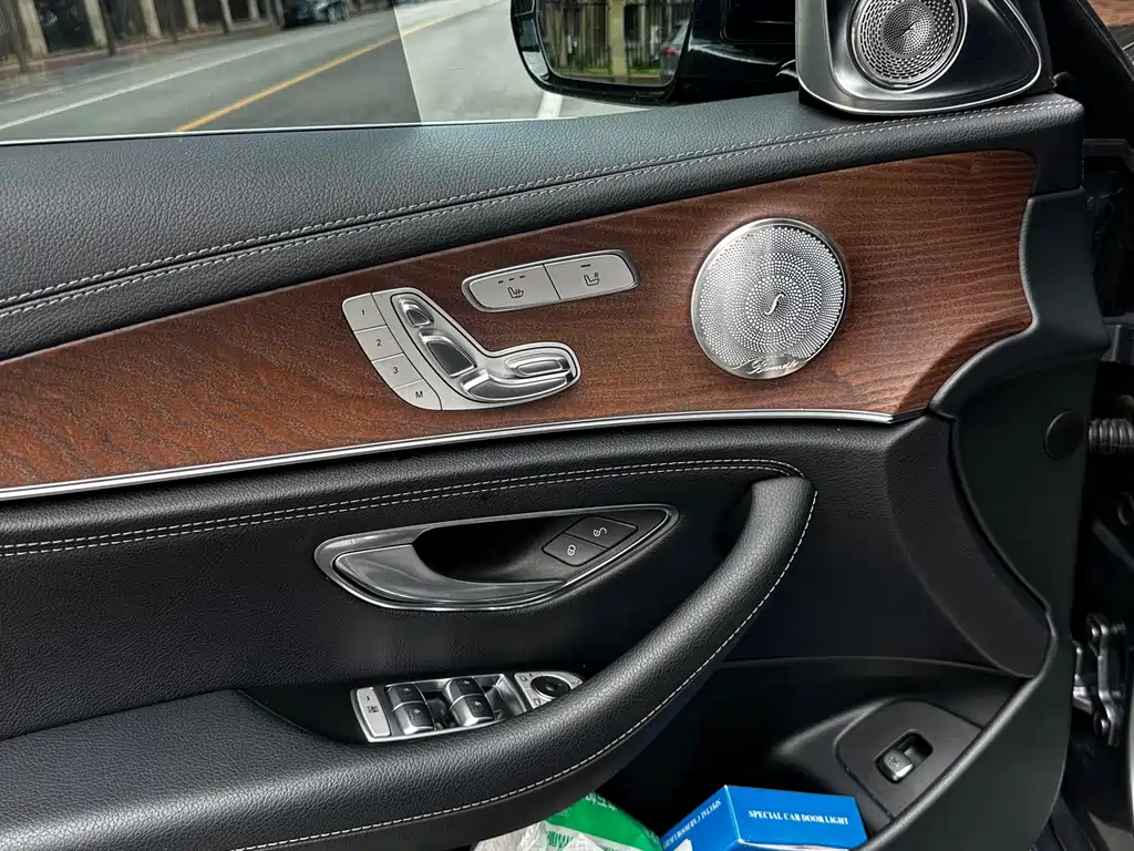 Mercedes-Benz E-Class — миниатюра 9