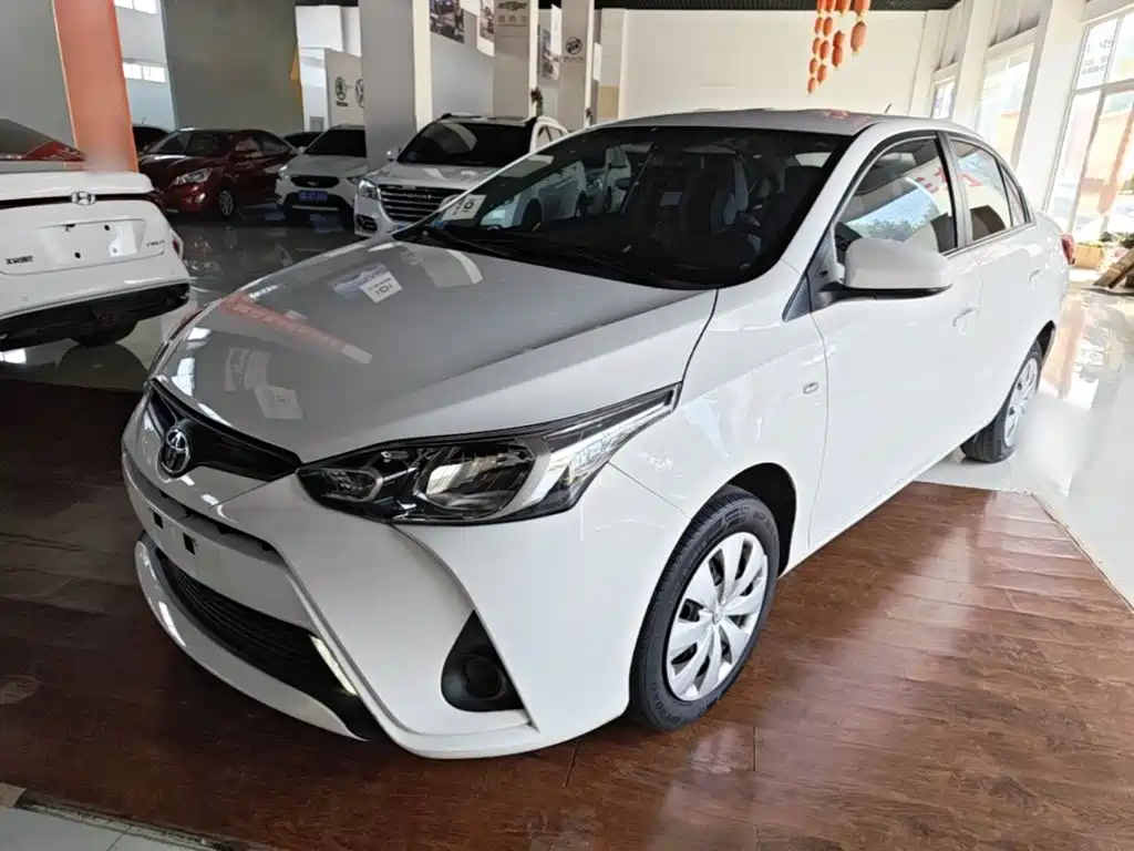Toyota Yaris L — миниатюра 2