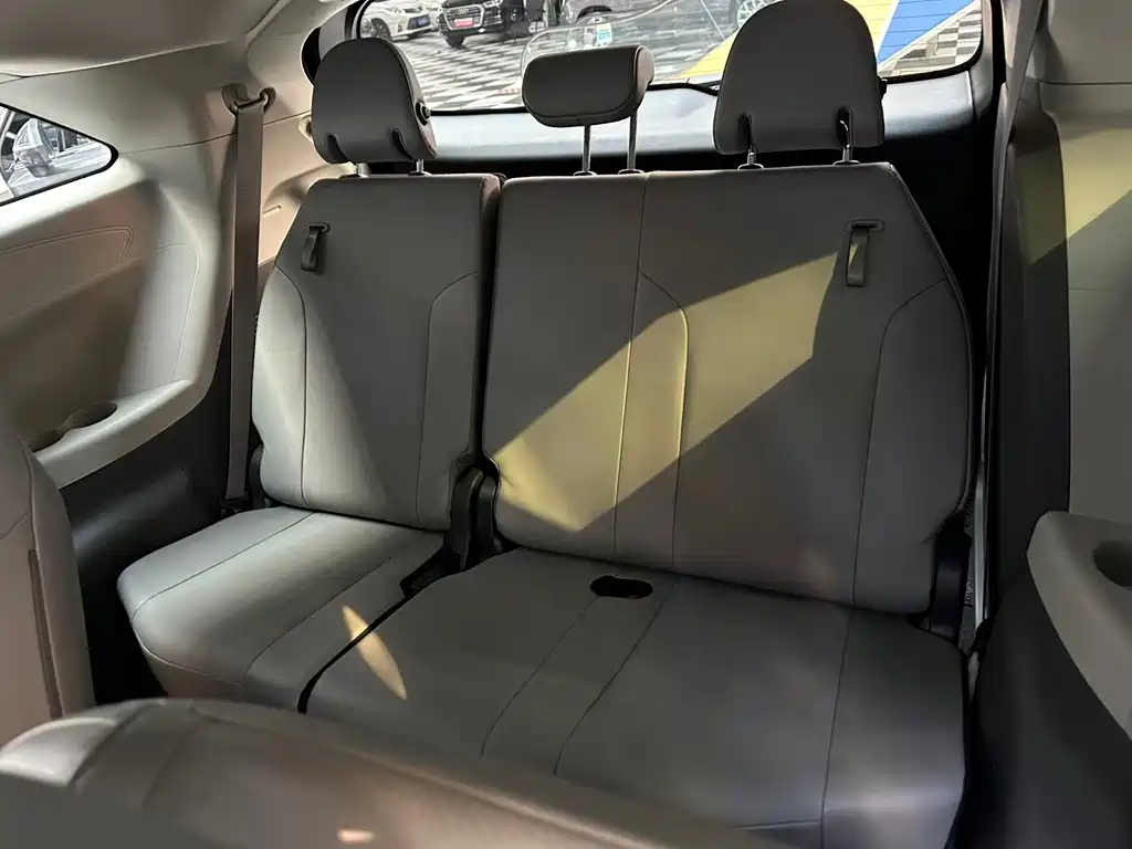 Toyota Granvia — миниатюра 17