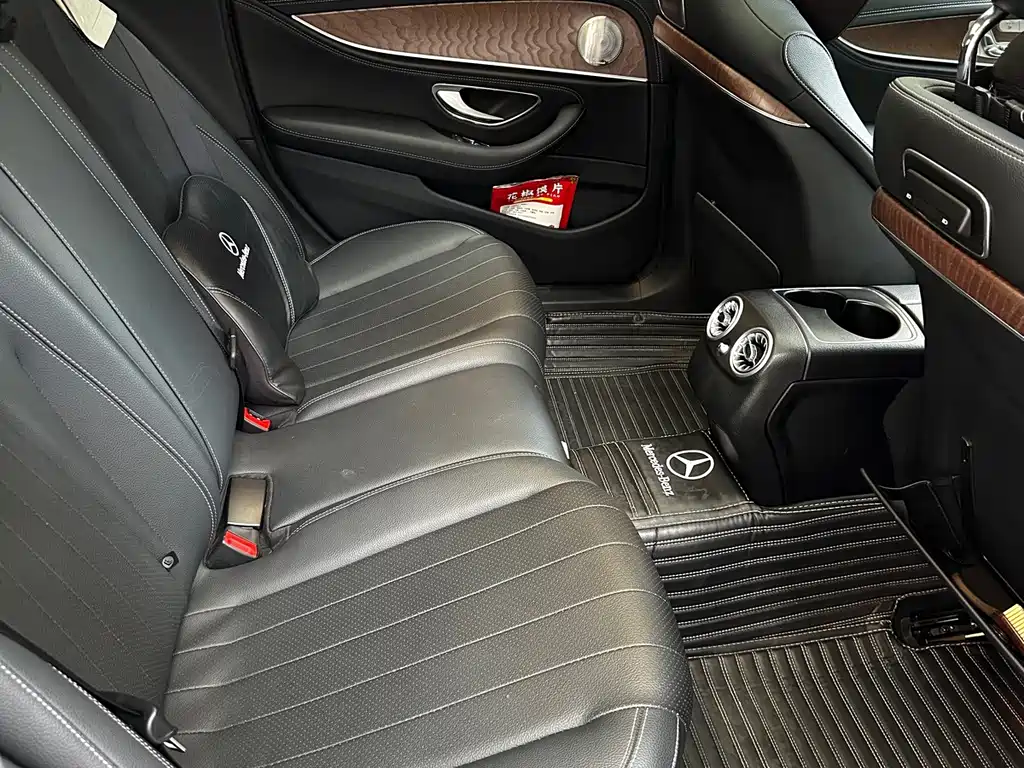 Mercedes-Benz E-Class — миниатюра 10