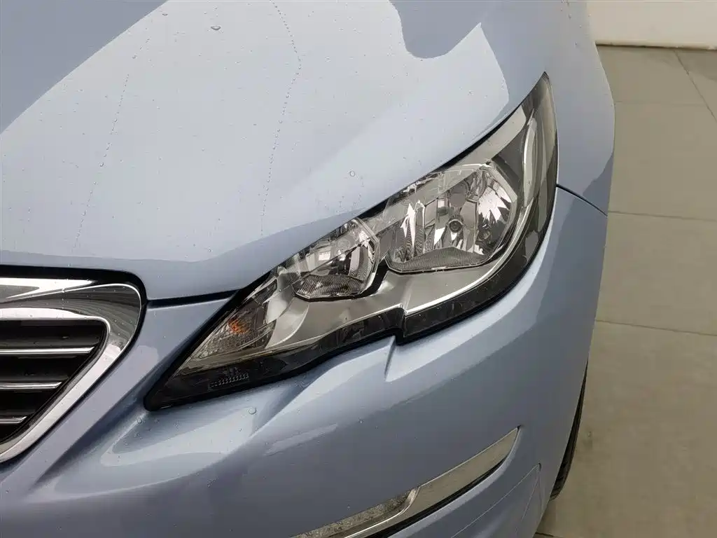 PEUGEOT 308S