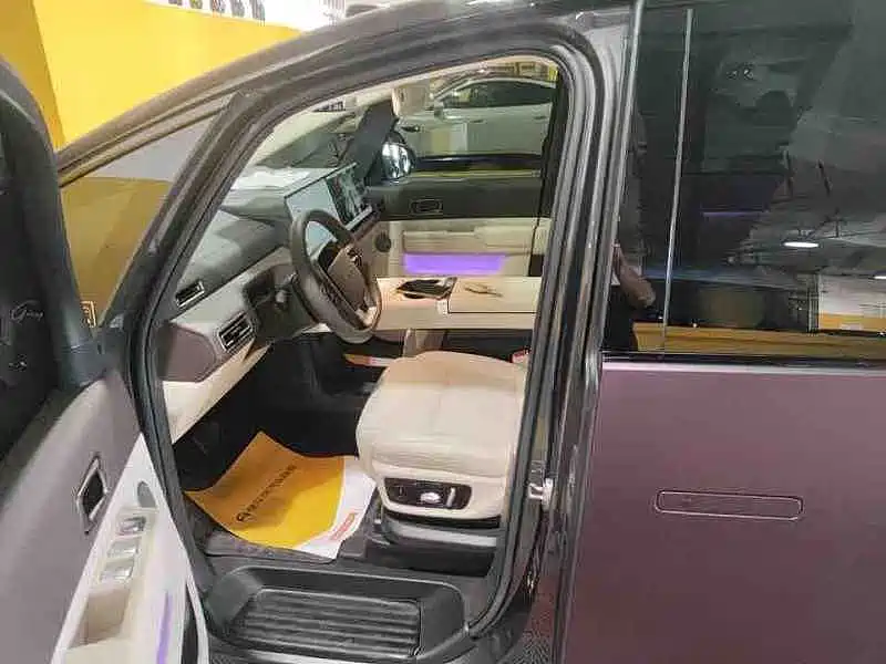 Li Auto Li MEGA — миниатюра 3