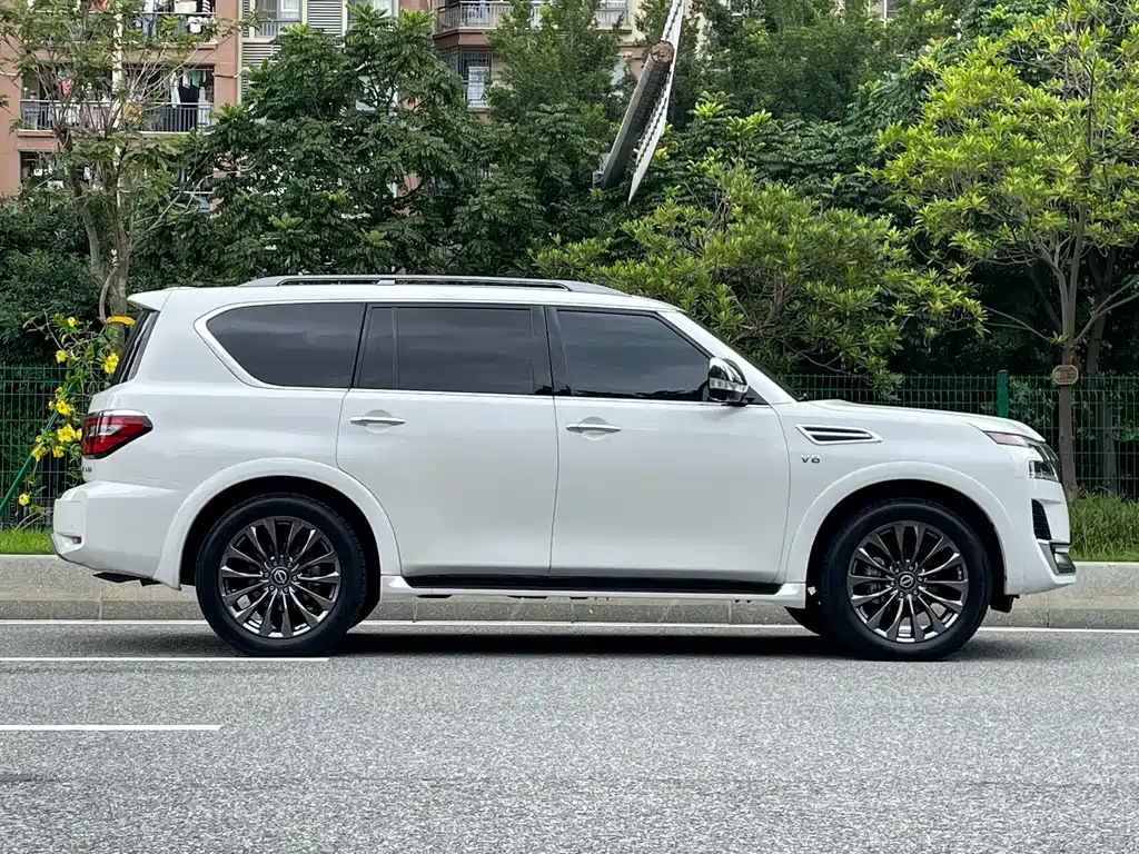 Nissan Patrol — миниатюра 4
