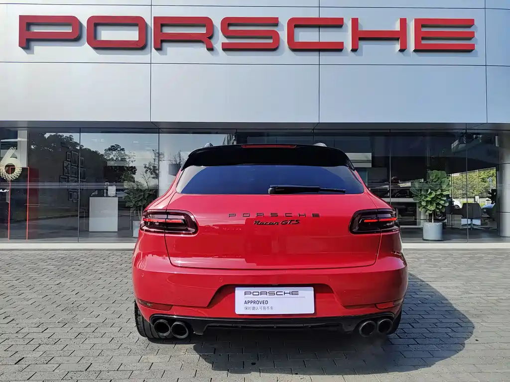 PORSCHE MACAN