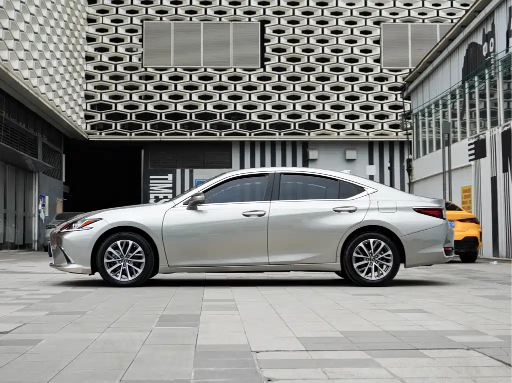 Lexus ES — миниатюра 4