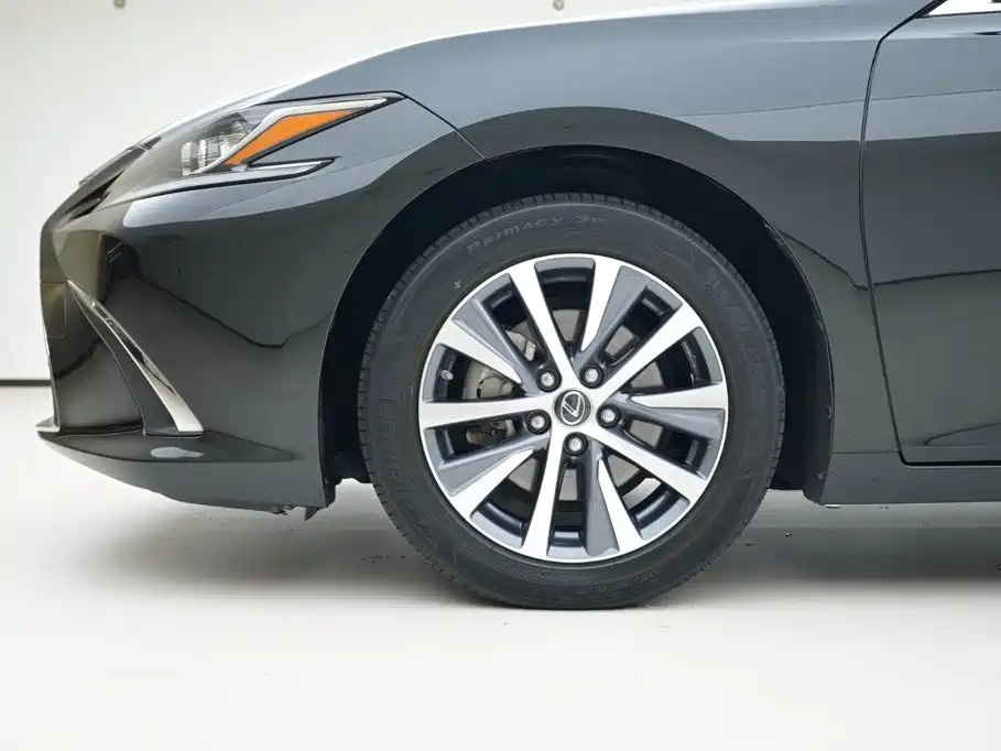Lexus ES — миниатюра 15