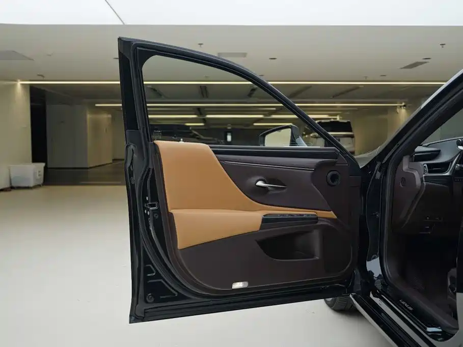 Lexus ES — миниатюра 16