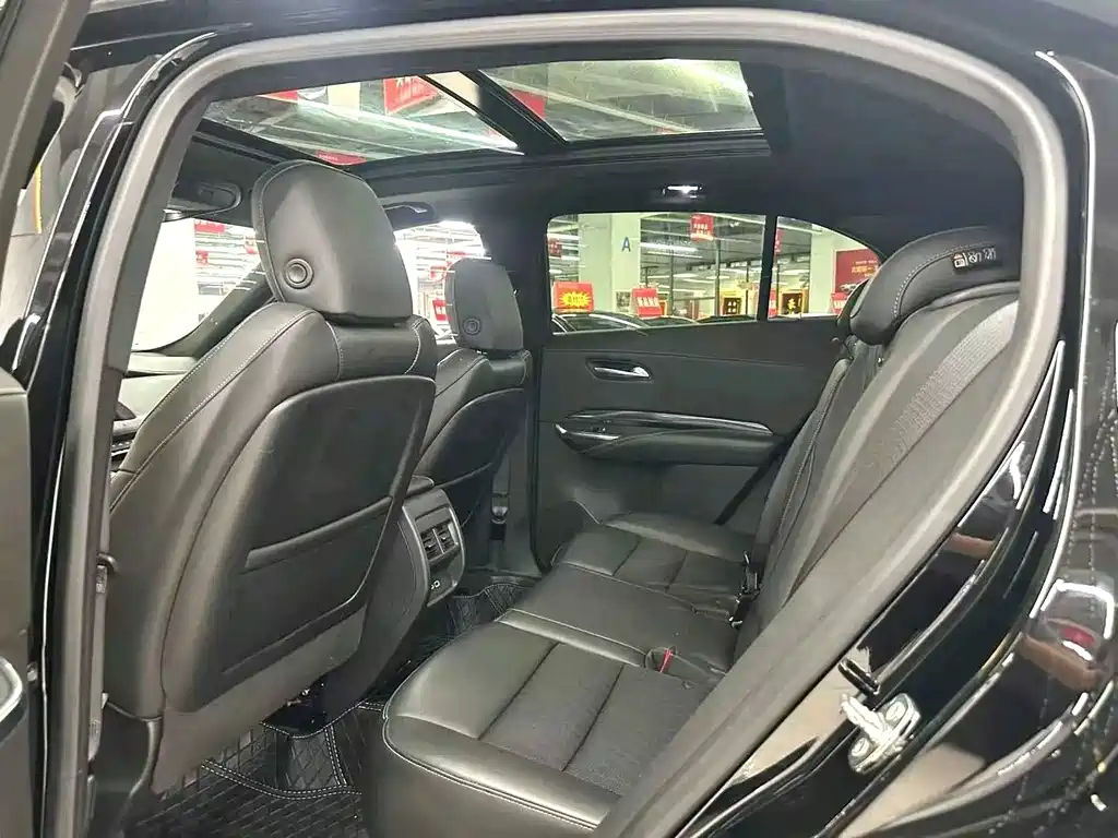 Cadillac XT4 — миниатюра 12