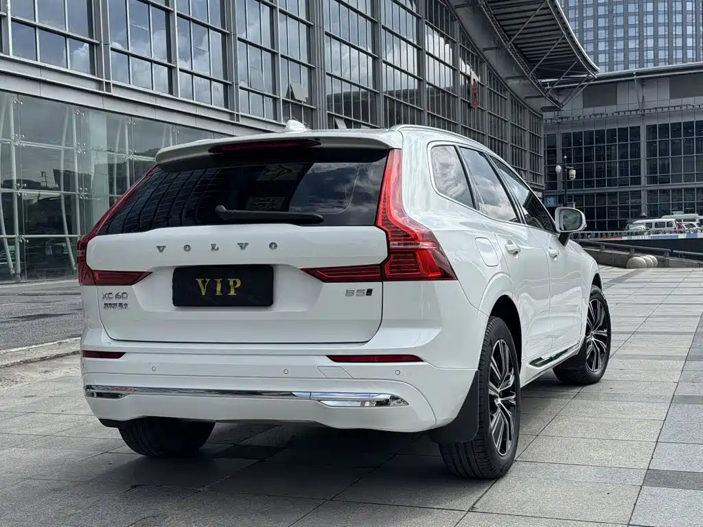 Volvo XC60 2022 — фото 5