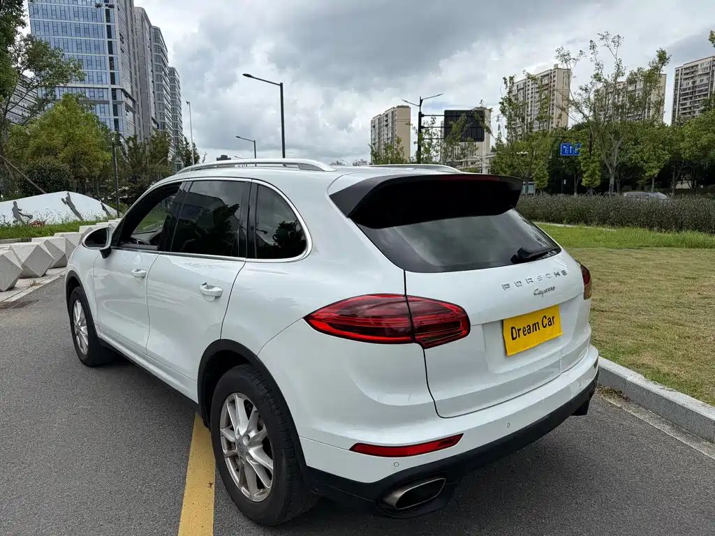 Porsche Cayenne — миниатюра 6