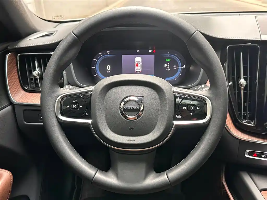 VOLVO XC60 PLUG IN HYBRID