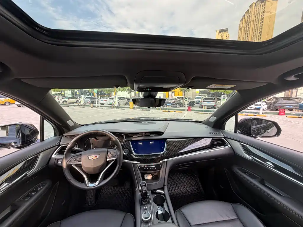 Cadillac XT6 2022 2.0T мест Luxury