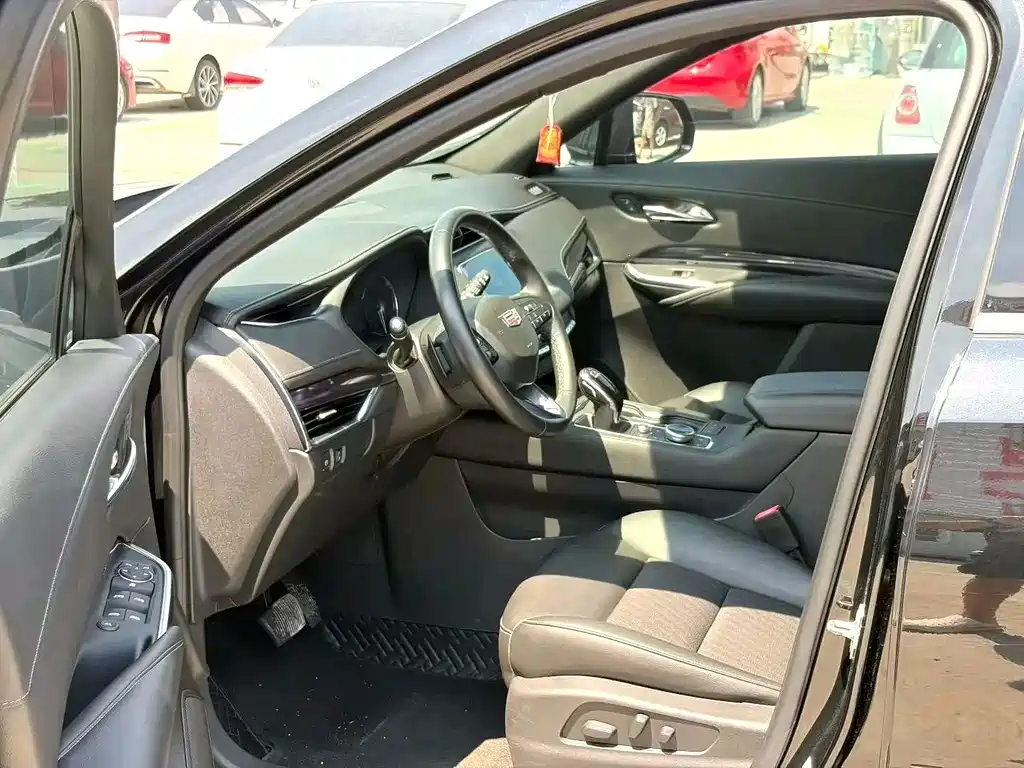 Cadillac XT4 — миниатюра 7