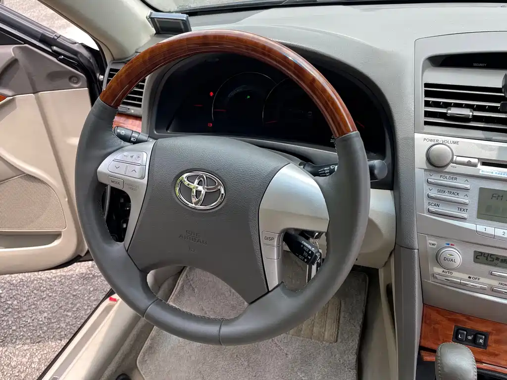 Toyota Camry — миниатюра 12