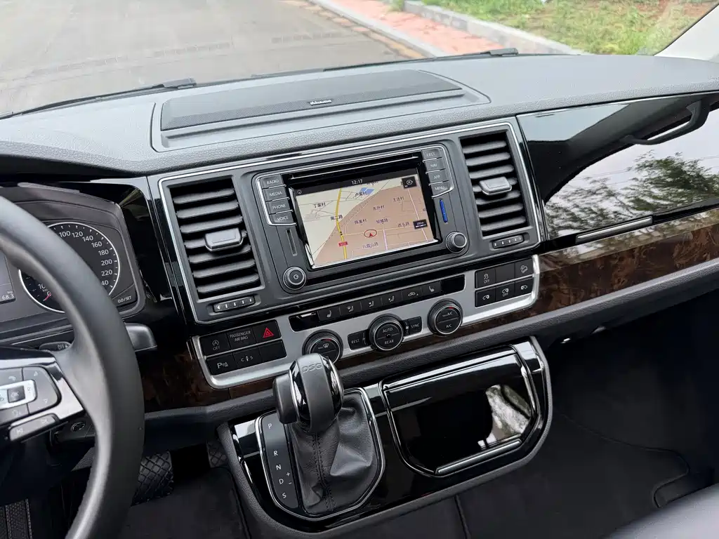 Volkswagen Multivan — миниатюра 9