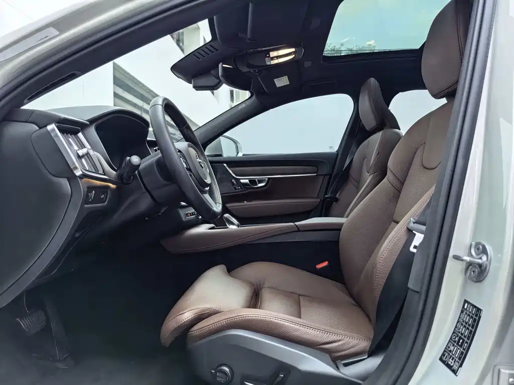 Volvo S90 — миниатюра 6
