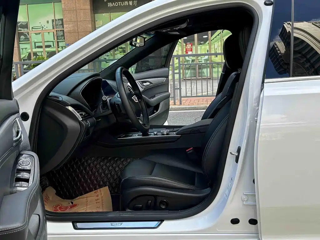Cadillac CT5 — миниатюра 8