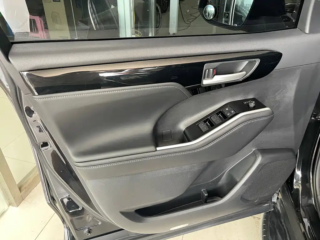 Toyota Highlander 2022 2.5L Luxury 7 мест
