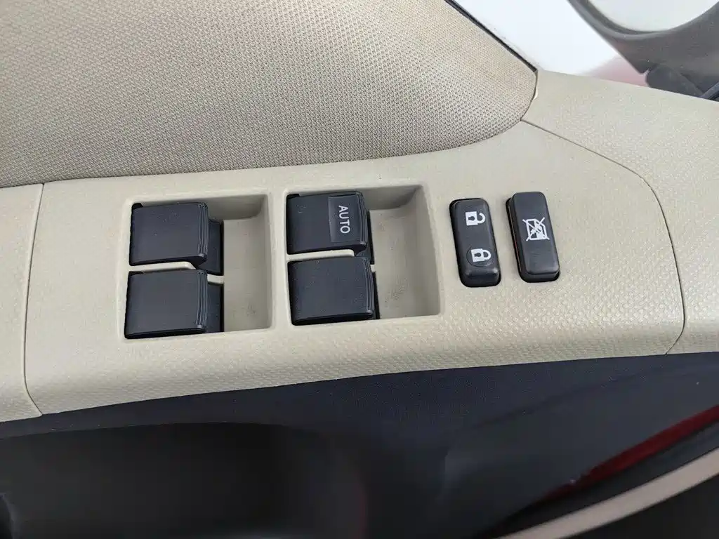 Toyota Yaris — миниатюра 9