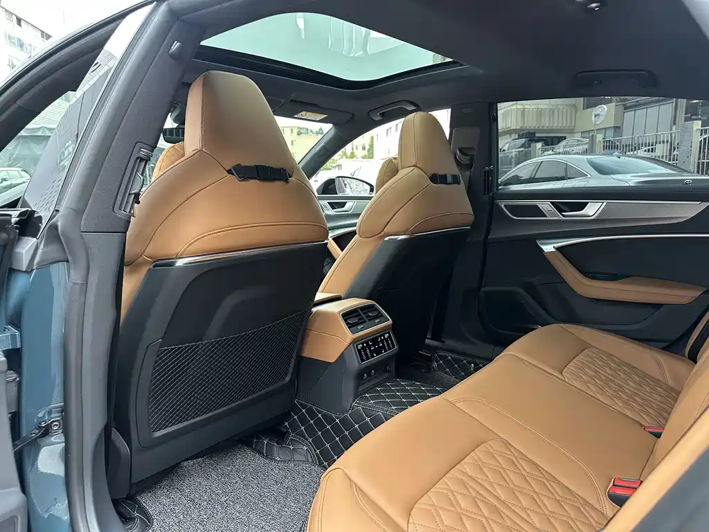 Audi A7L — миниатюра 12