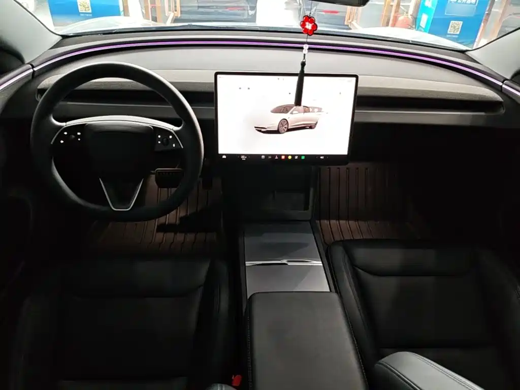 Tesla Model 3 — миниатюра 10