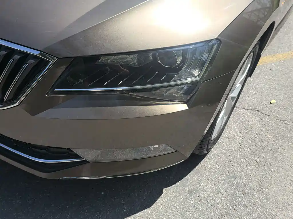 Skoda Superb — миниатюра 4