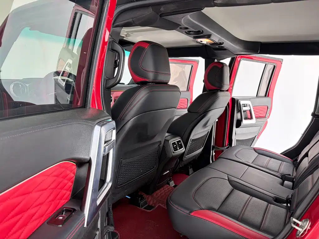 BAIC BJ40 2018 PLUS 2.3T AT Premium V