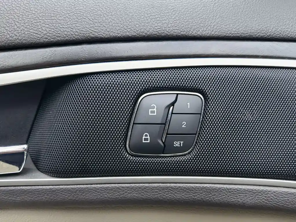 Lincoln MKZ — миниатюра 14