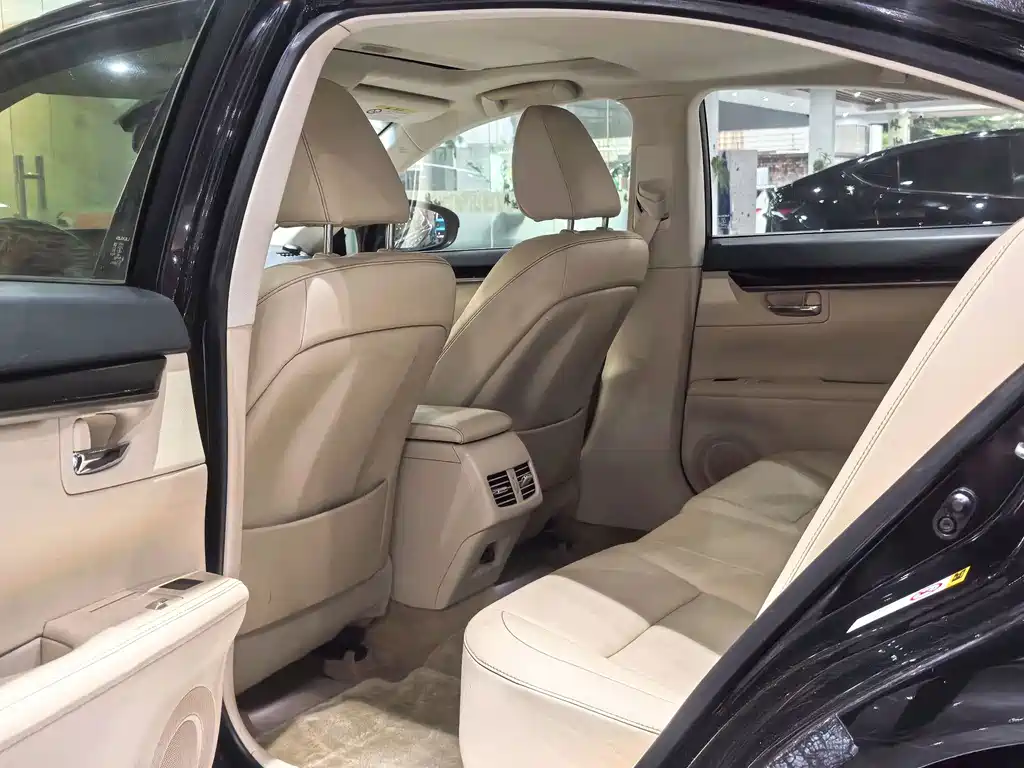 Lexus ES — миниатюра 6