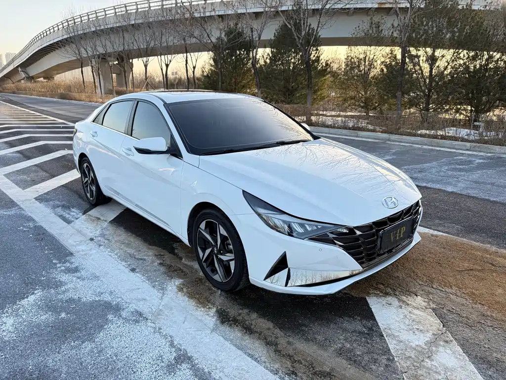 HYUNDAI ELANTRA