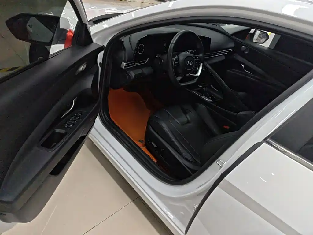 Hyundai Elantra — миниатюра 16