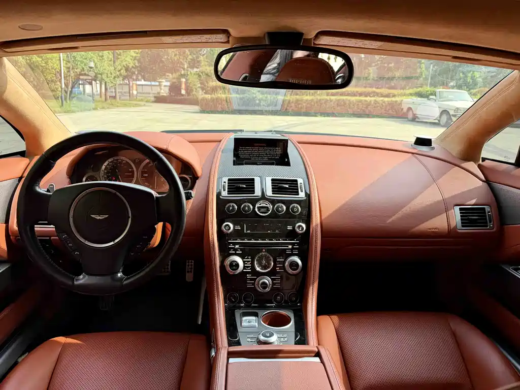 Aston Martin Rapide — миниатюра 10