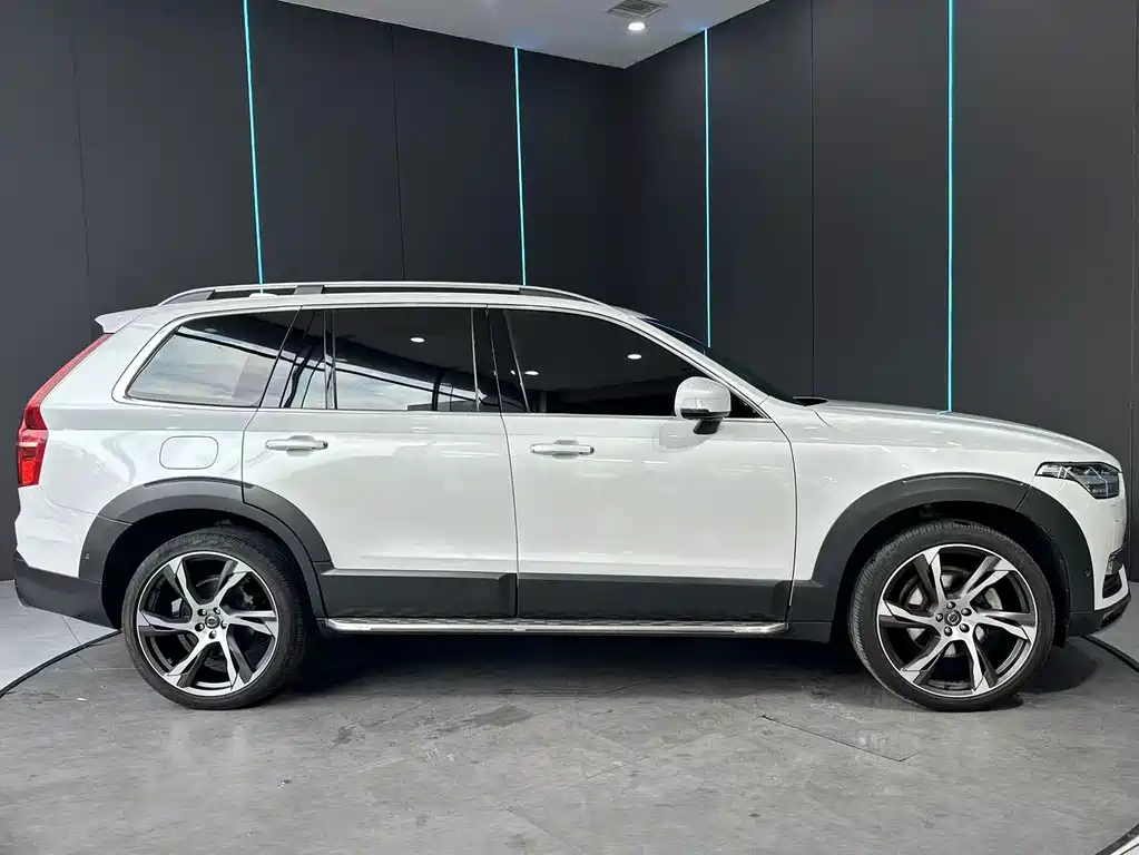 Volvo XC90 — миниатюра 5