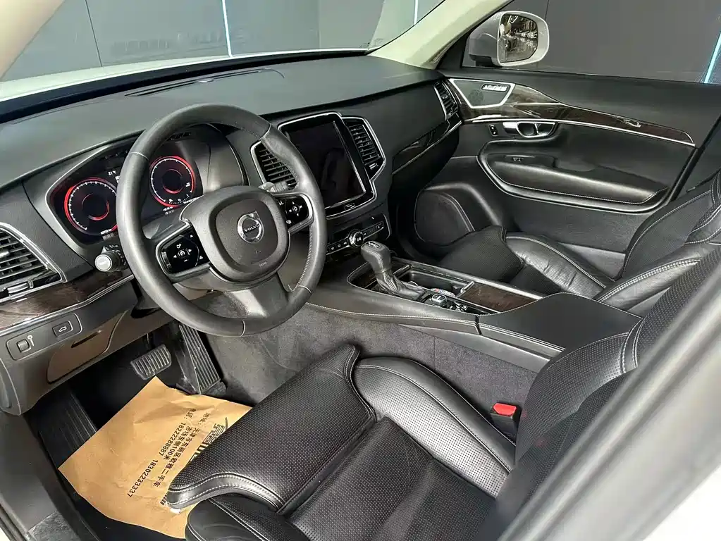 Volvo XC90 — миниатюра 10
