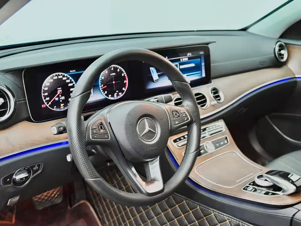 Mercedes-Benz E-Class — миниатюра 18