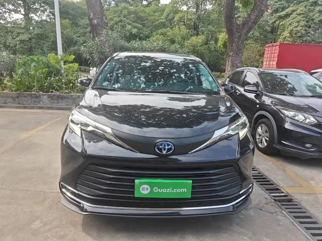 Toyota Sienna — миниатюра 3