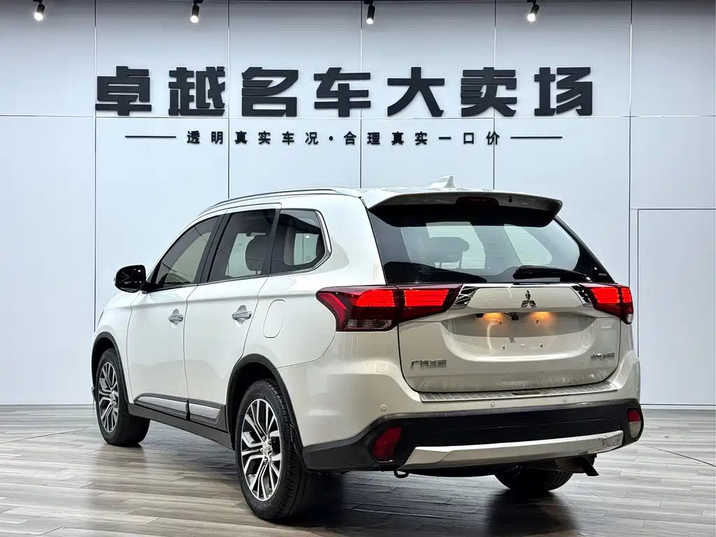 MITSUBISHI OUTLANDER