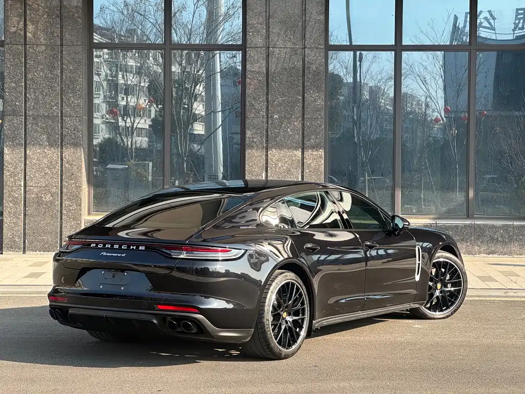 PORSCHE PANAMERA