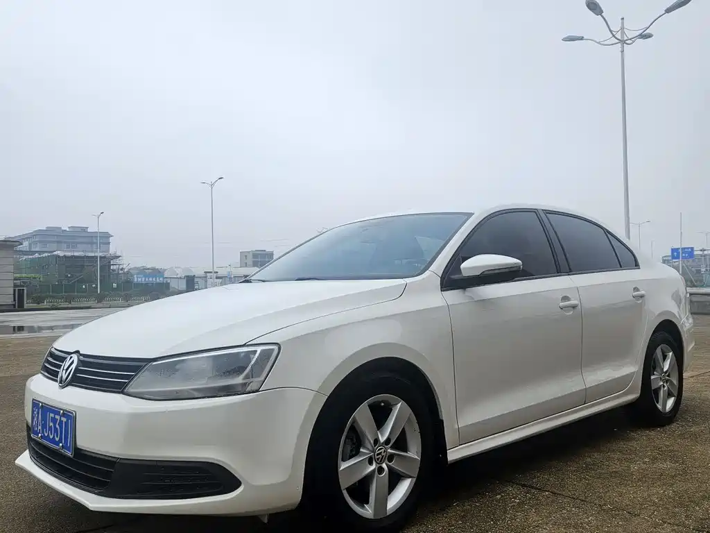 Volkswagen Sagitar 2013