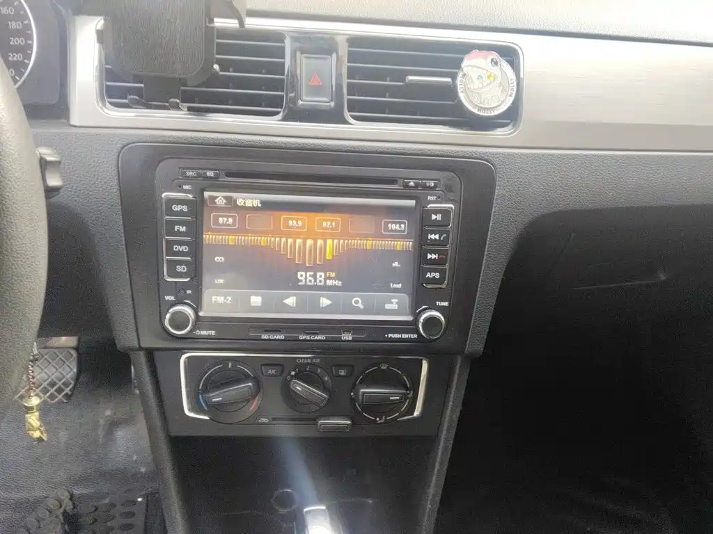 Volkswagen Santana — миниатюра 6