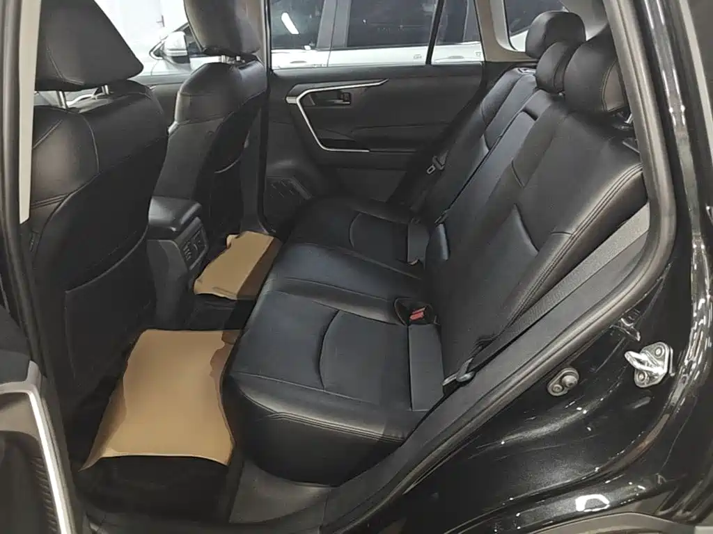 Toyota RAV4 — миниатюра 17