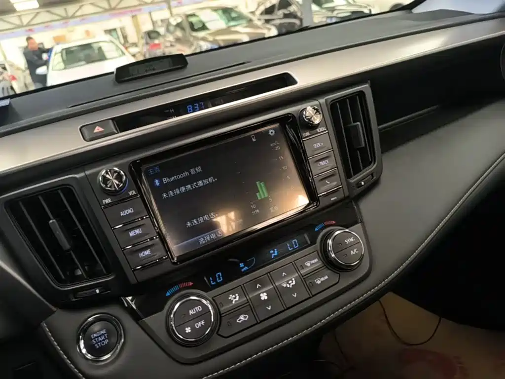 Toyota RAV4 — миниатюра 13