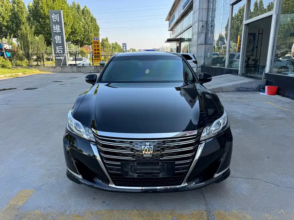 Toyota Crown — миниатюра 2