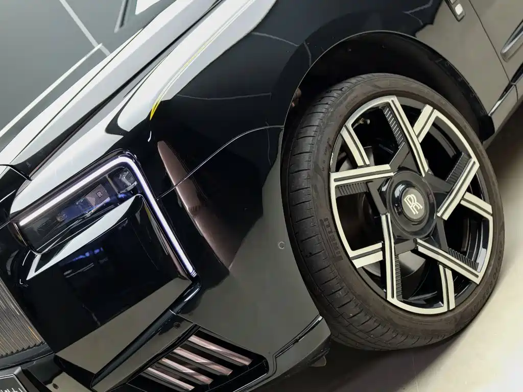 Rolls-Royce Cullinan — миниатюра 3