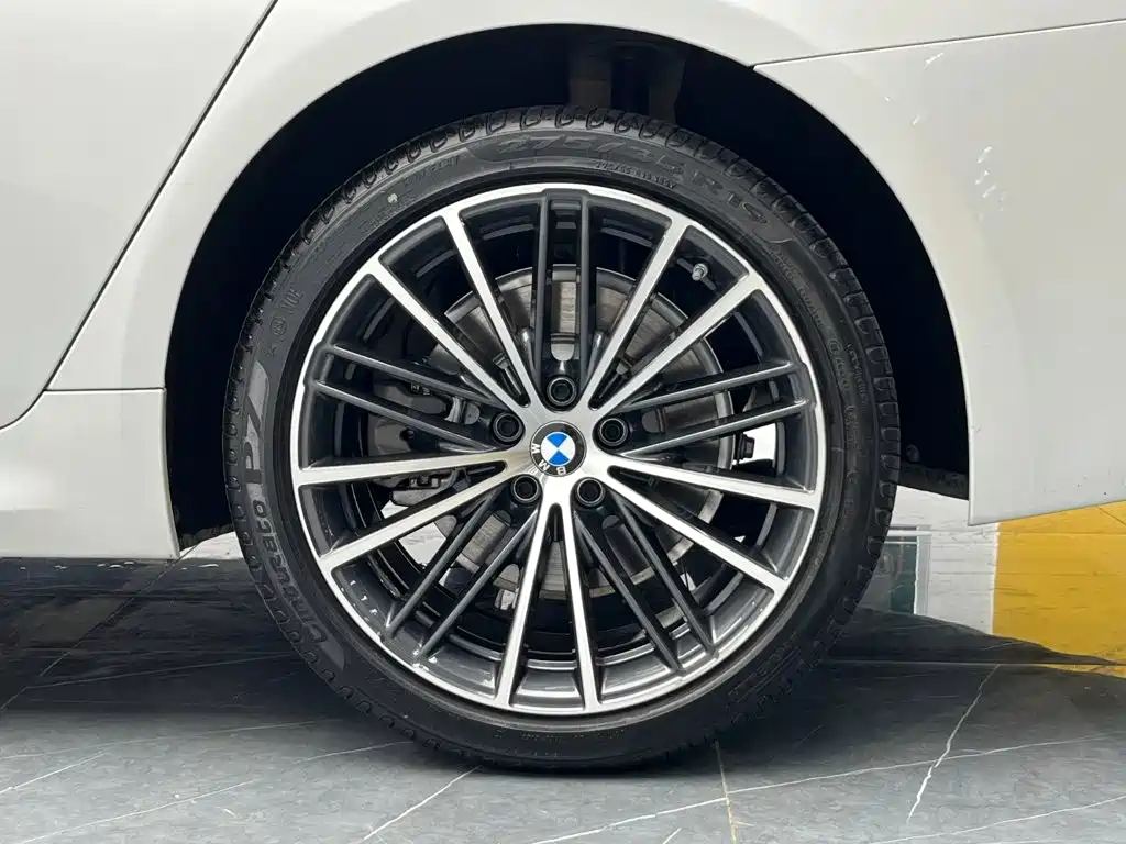 BMW 5 Series — миниатюра 22