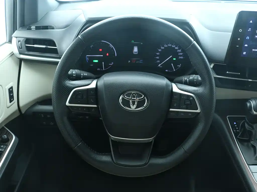 Toyota Granvia 2023 2.5L Luxury PLUS