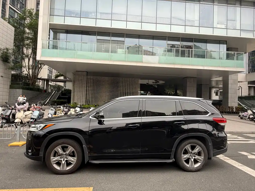 Toyota Highlander — миниатюра 9