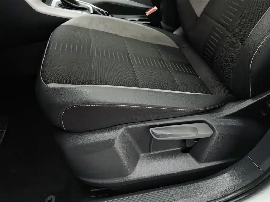 VOLKSWAGEN T ROC EXPLORING SONGS