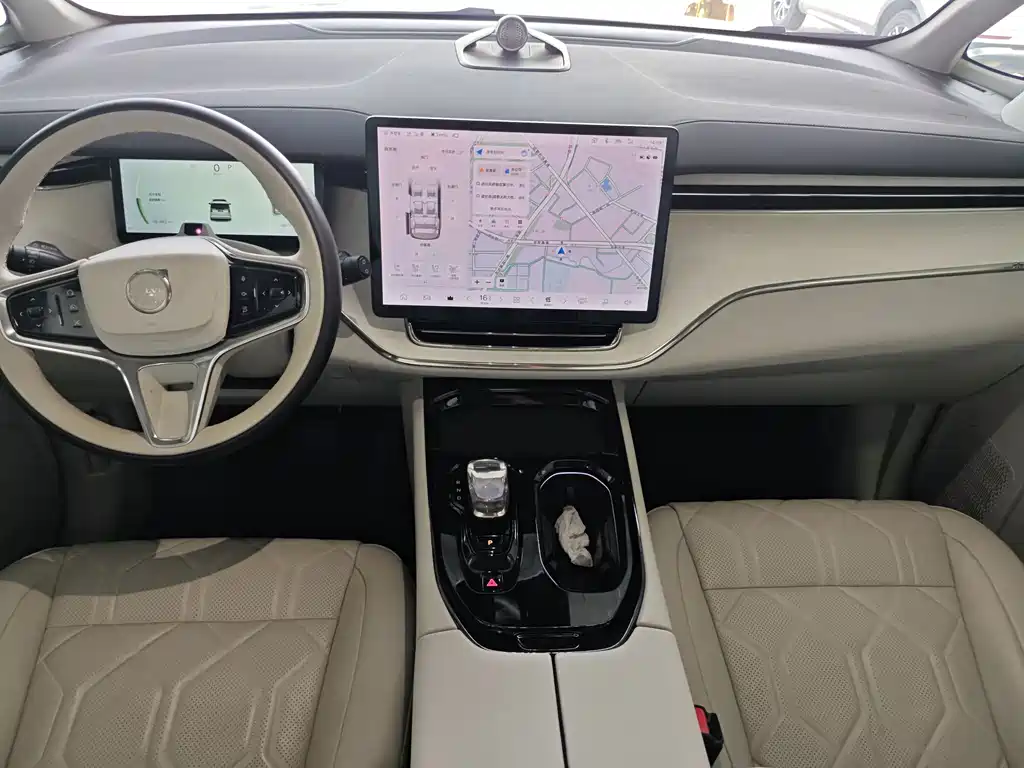 Volvo EM90 — миниатюра 5