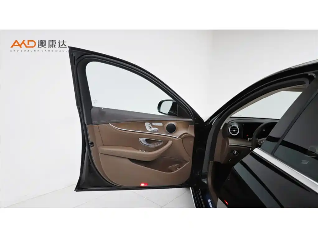 Mercedes-Benz E-Class — миниатюра 10
